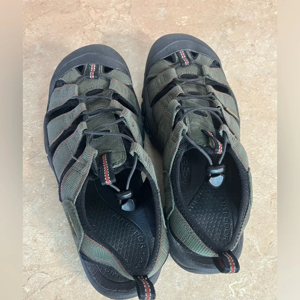 Keen Men's Closed-Toe Sport Sandals in Olive Green and Black